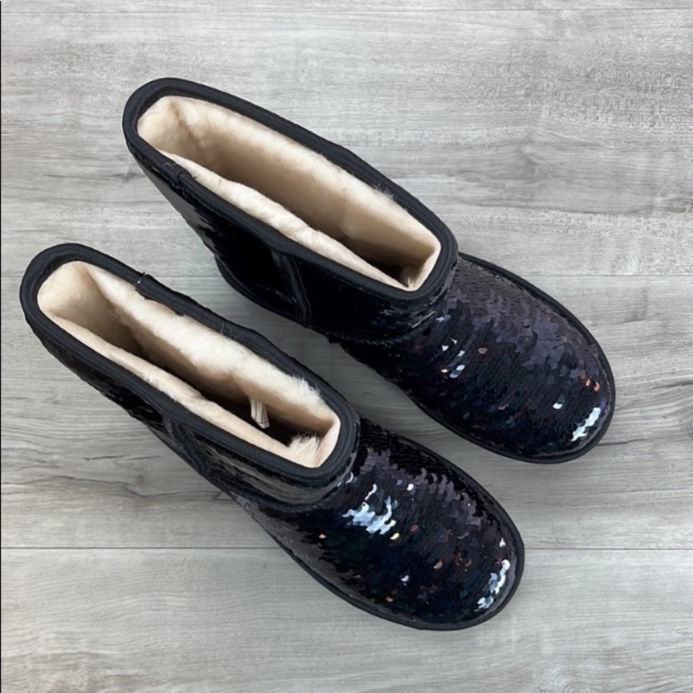 🍁 UGG 🍁 CLASSIC SHORT SEQUIN BLACK BOOTS - Picture 4 of 15